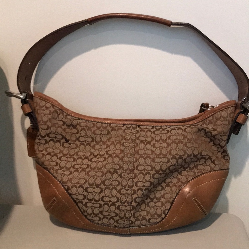 Small Coach purse - Picture 2 of 4